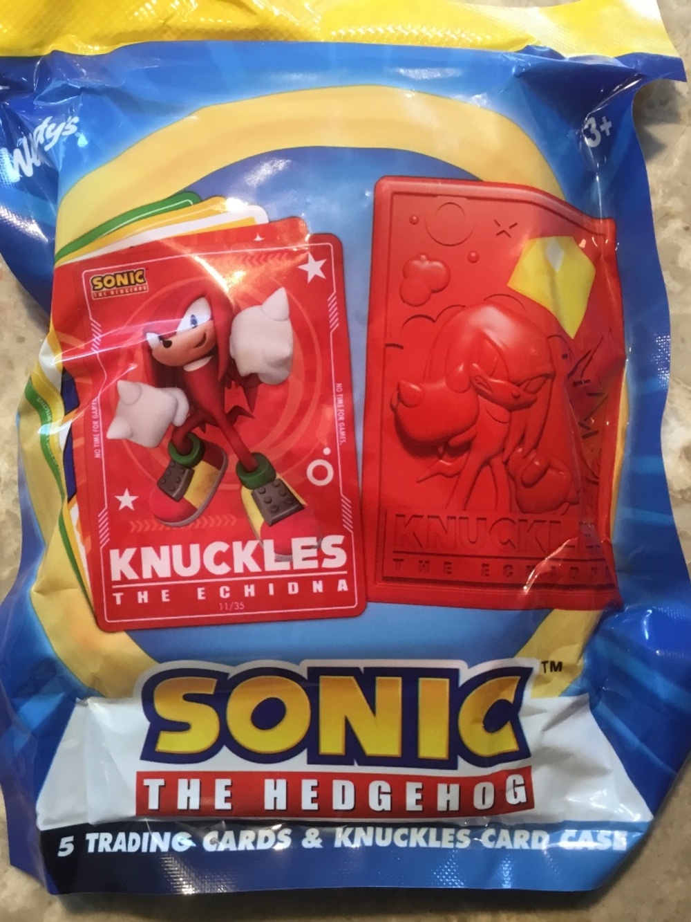 Knuckles (The Echidna) Card Case with 5 Trading Cards 35 Anniversary Sonic Nice!